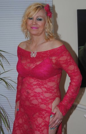 18 year old girl loses her virginity wearing knee socks in the bathroom